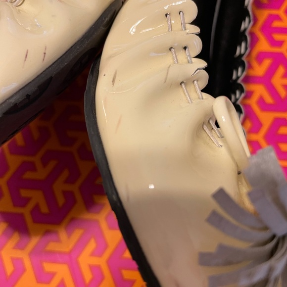 Tory Burch cute sexy white flats - Picture 3 of 5